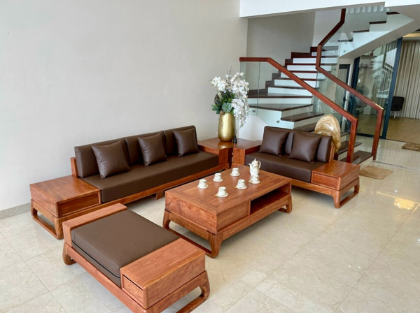 Cân nhắc giá bán bán khi mua bàn ghế gỗ phòng khách giá rẻ