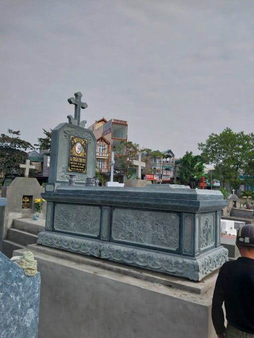 Kiểu mộ đá công giáo đơn giản