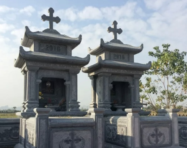 Mẫu mộ công giáo hai mái