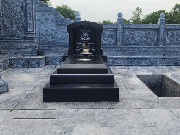 Mẫu mộ đá hoa cương truyền thống