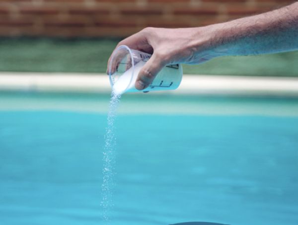 Chlorine 70% Nhật xử lý nước hồ bơi hiệu quả