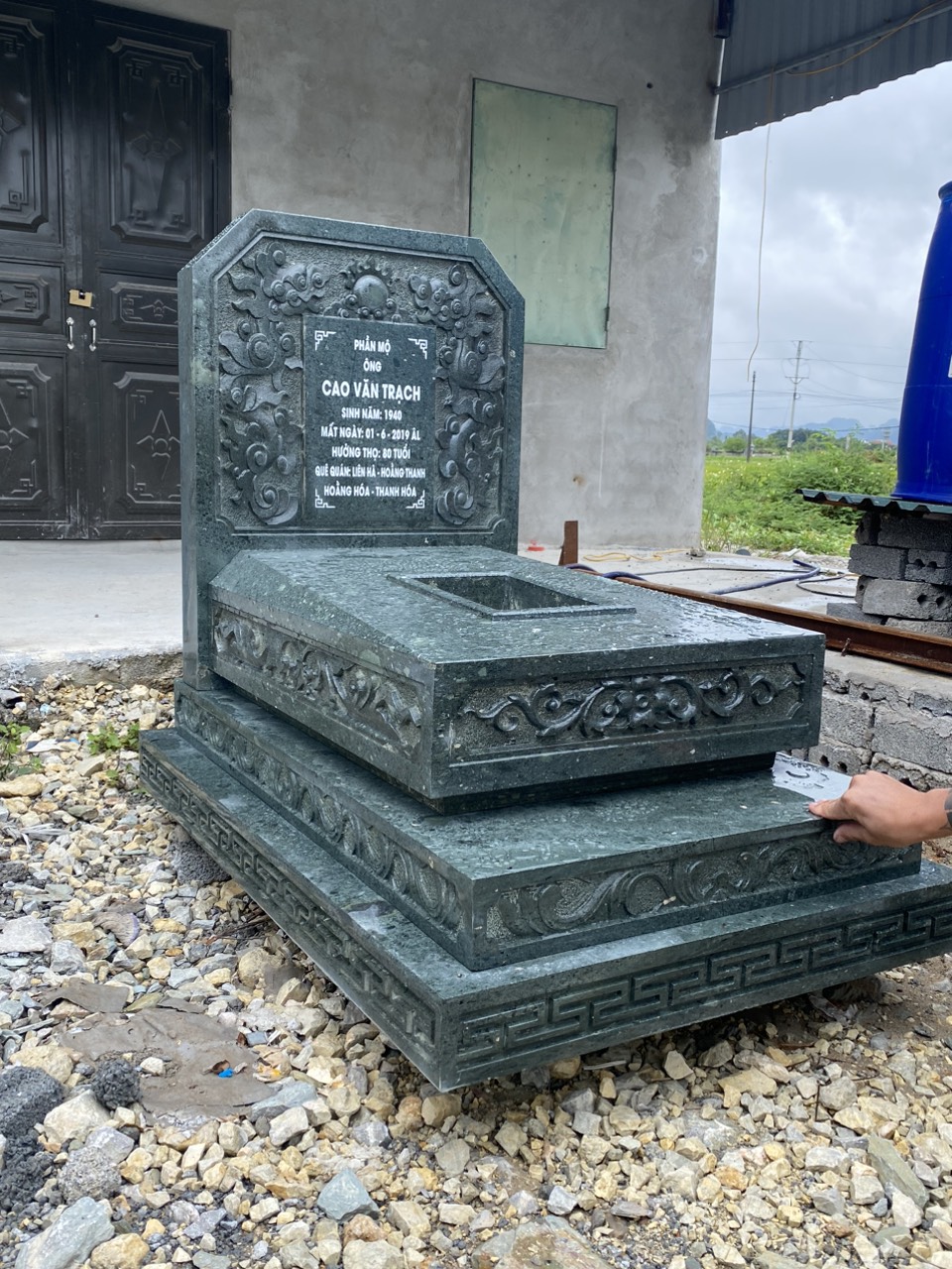 Phân loại các mẫu mộ đá xanh nguyên khối