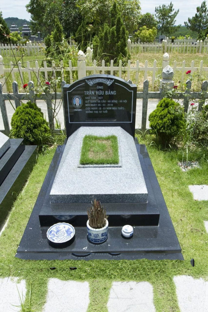 Mộ đá xanh nguyên khối