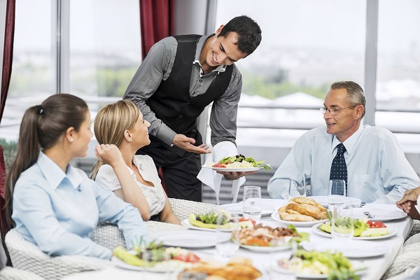 Kỹ năng giao tiếp cần thiết cho nhân viên khách sạn