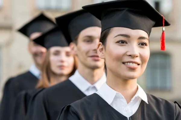 Có quá muộn để học MBA tuổi 30, 35, 40 không?