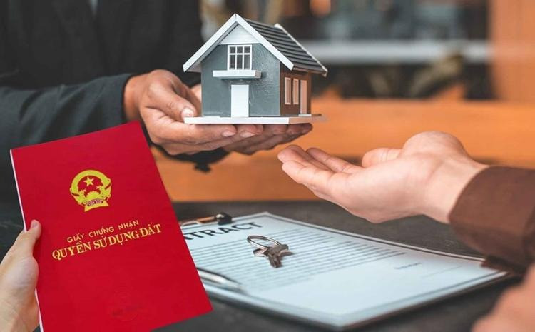 Lựa chọn tặng tài sản hay lập thừa kế