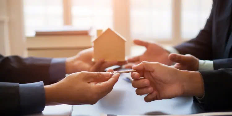 Phân biệt quyền lợi giữa tặng cho và thừa kế