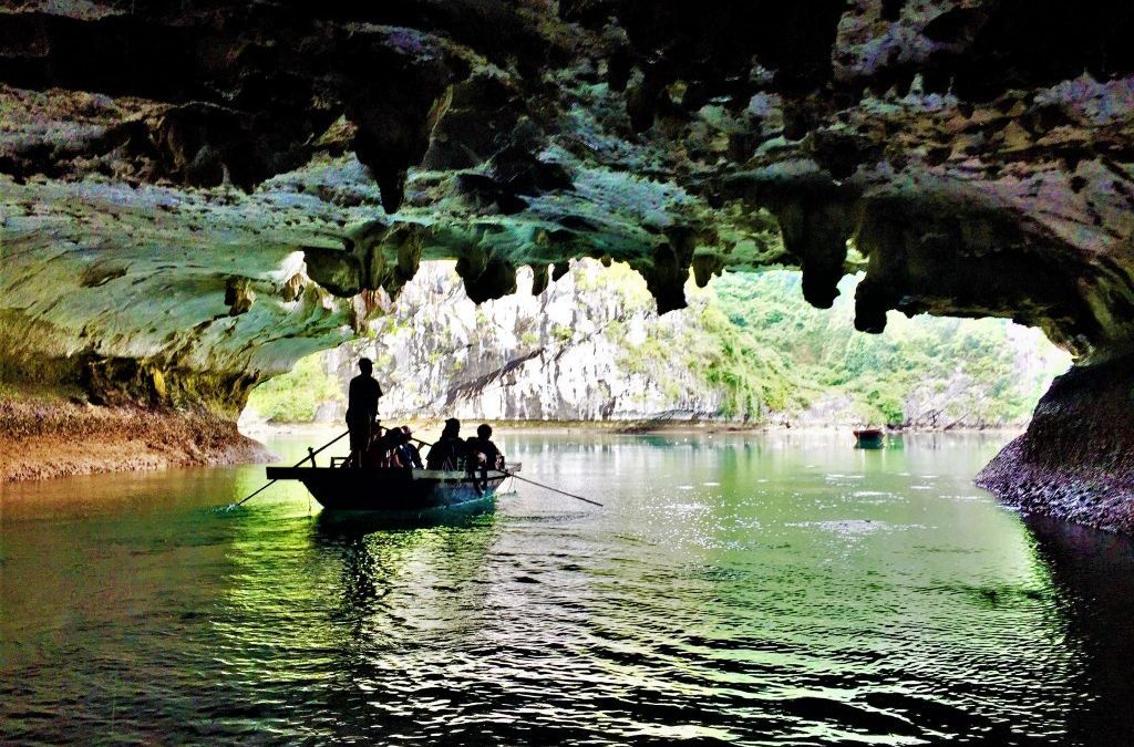 Khám phá Hang sáng- Hang tối