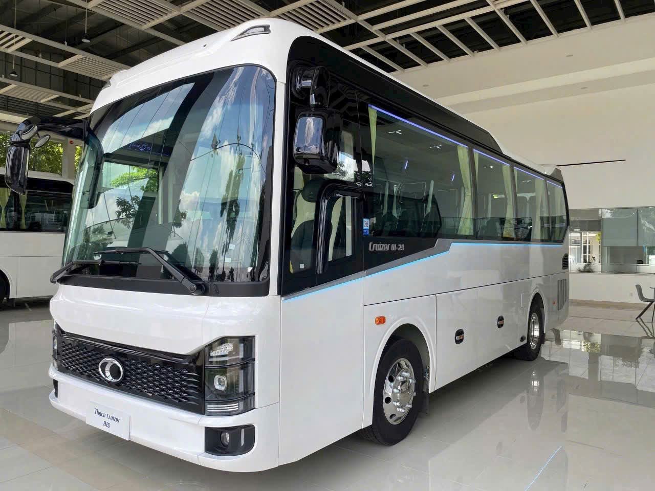 Xe 35 chỗ đưa dâu hiện đại thuộc dịch vụ thuê xe cưới đưa dâu tỉnh