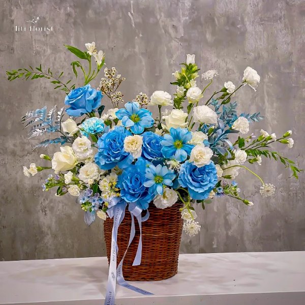 Giỏ hoa hồng phong cách tối giản