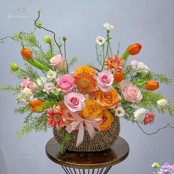 Giỏ hoa hồng dáng cao thanh thoát